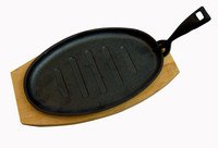 Grillpan ovaal gietijzer 26.7x16.5cm met onderzetter hout