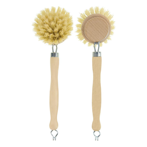 Brosse de nettoyage avec poignée en bois