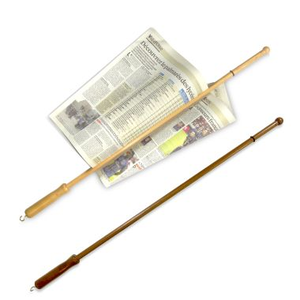 Krantenhouder 75cm bleek gelakt